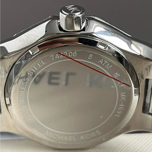 Micheal Kors Women’s Oversized Raquel Pavé Silver-Tone Watch
Case Size: 41mm - Picture 9 of 10